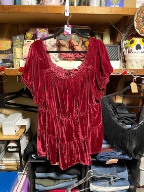 #395 size 3 torrid Velvet tiered Peasant Top - Burgundy